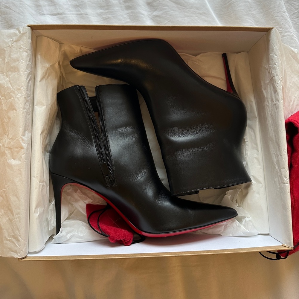 Christian Louboutin, Black Kate Booty 85 Calf
